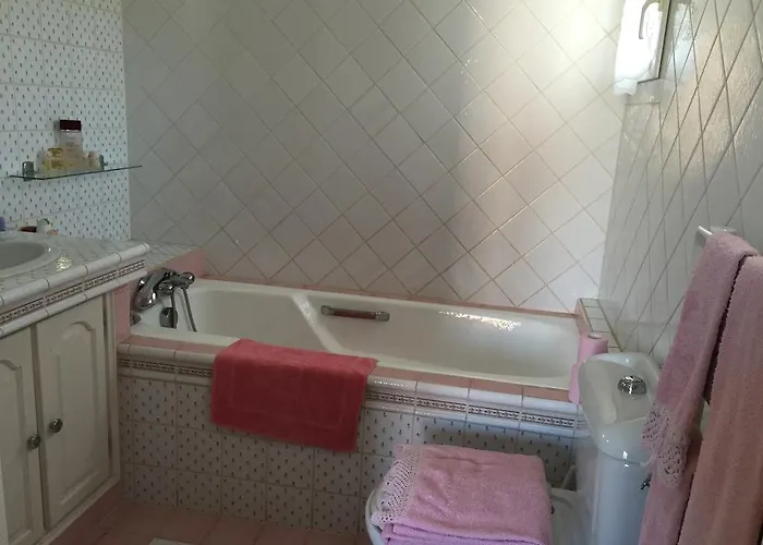 Manu D'hote فندق مبيت وإفطار 4*