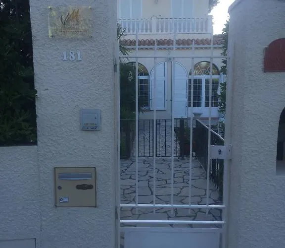 فندق مبيت وإفطار Manu D'hote 4*