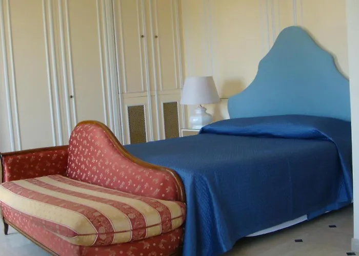 فندق مبيت وإفطار Manu D'hote 4*